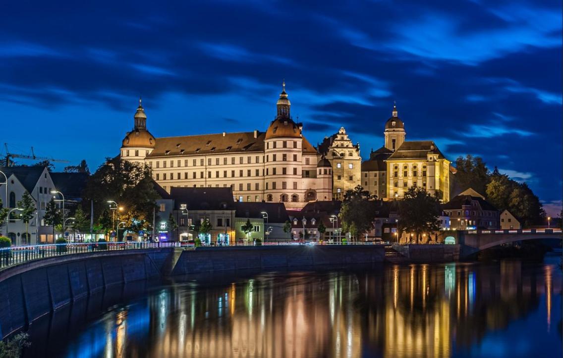 Neuburg Ferienwohnung Am Schloss Нойбург-ан-дер-Донау Екстер'єр фото